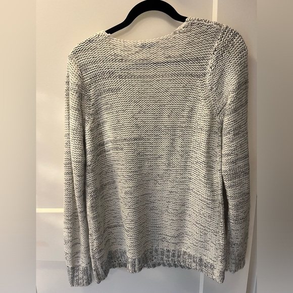 Ladies Sweater - Picture 2 of 4